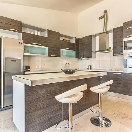 Luxury Penthouse Kate *