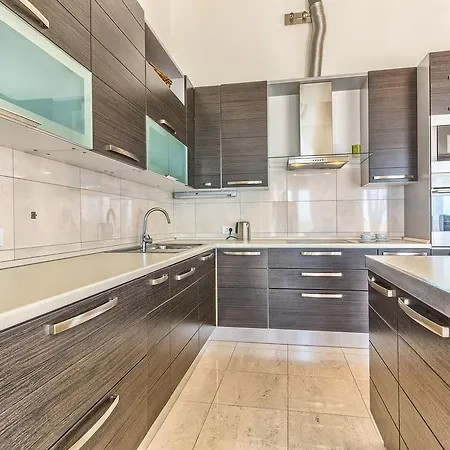 Luxury Penthouse Kate Apartment
